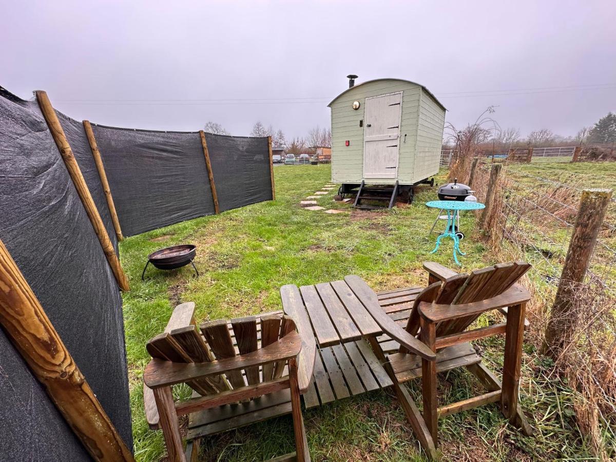 Buzzard Holt Hosting Hotel Бъкингам Екстериор снимка